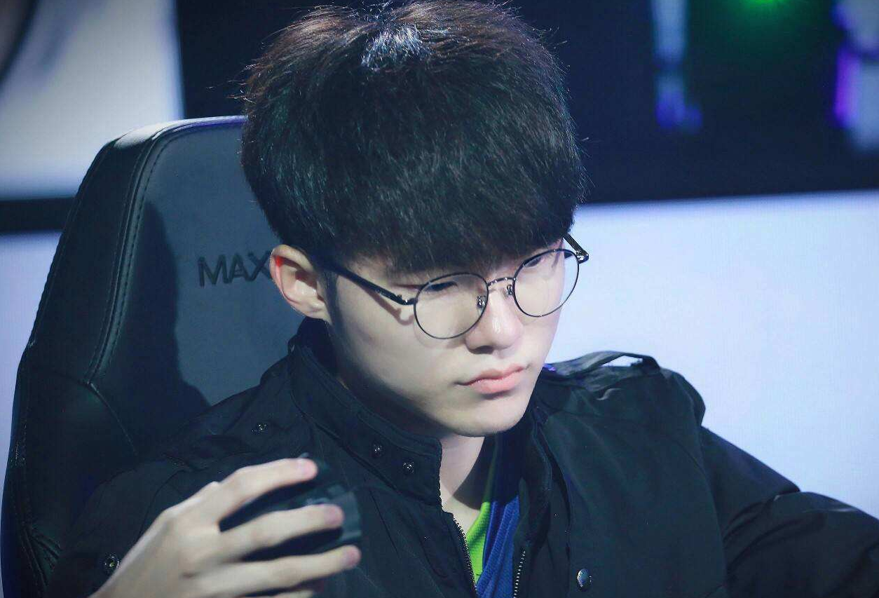 弱高牌的比 弱高牌的比